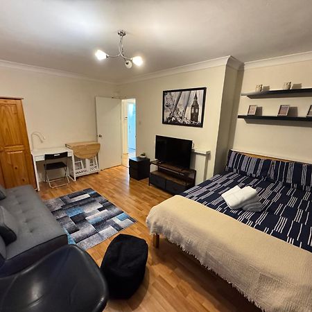 Huge And Affordable 3 Bedroom Flat In Hammersmith For 7 People With Welcome Breakfast لندن المظهر الخارجي الصورة