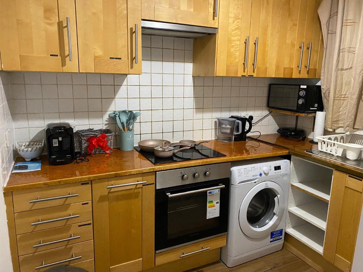 Huge And Affordable 3 Bedroom Flat In Hammersmith For 7 People With Welcome Breakfast لندن المظهر الخارجي الصورة