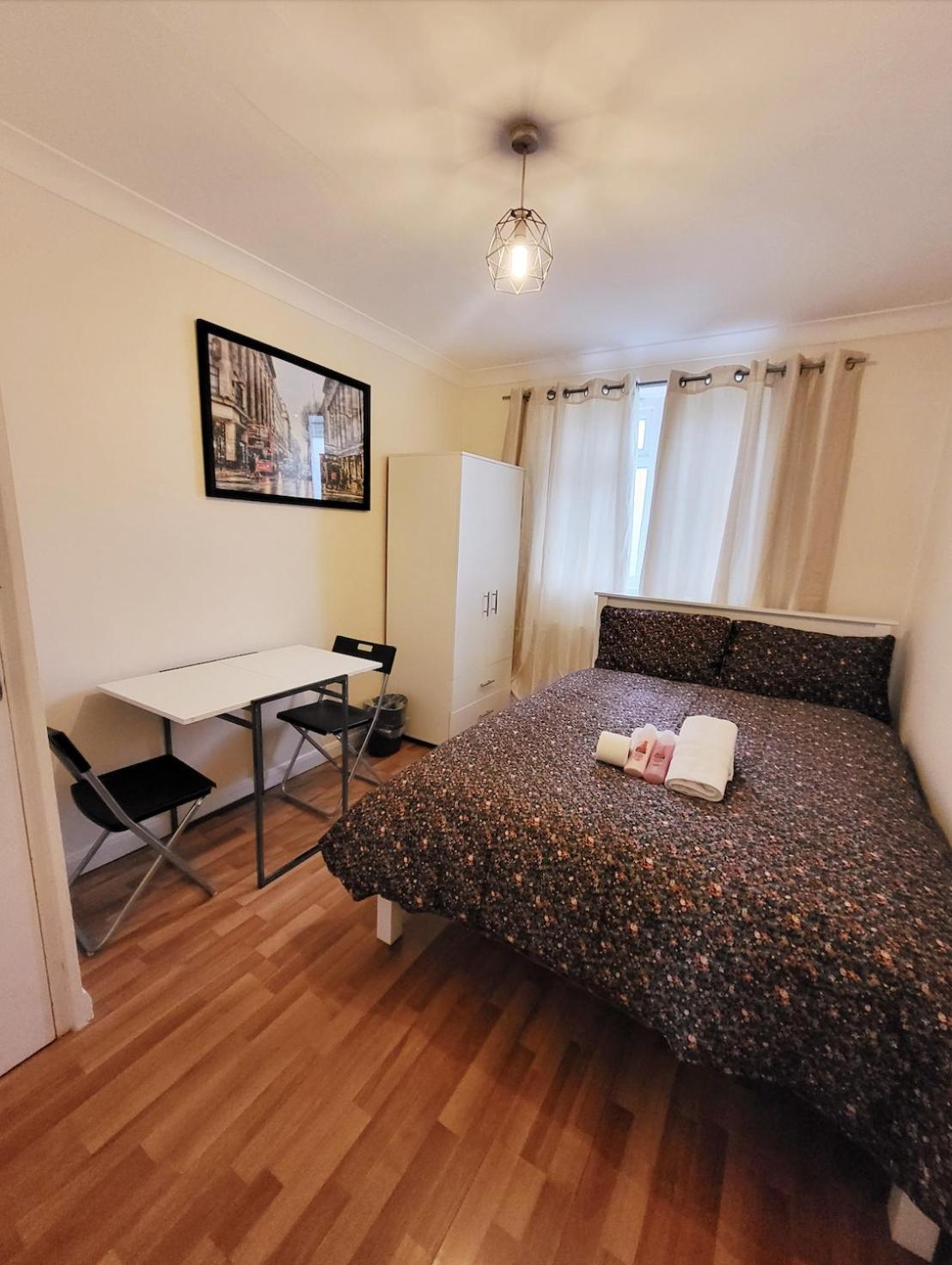 Huge And Affordable 3 Bedroom Flat In Hammersmith For 7 People With Welcome Breakfast لندن المظهر الخارجي الصورة