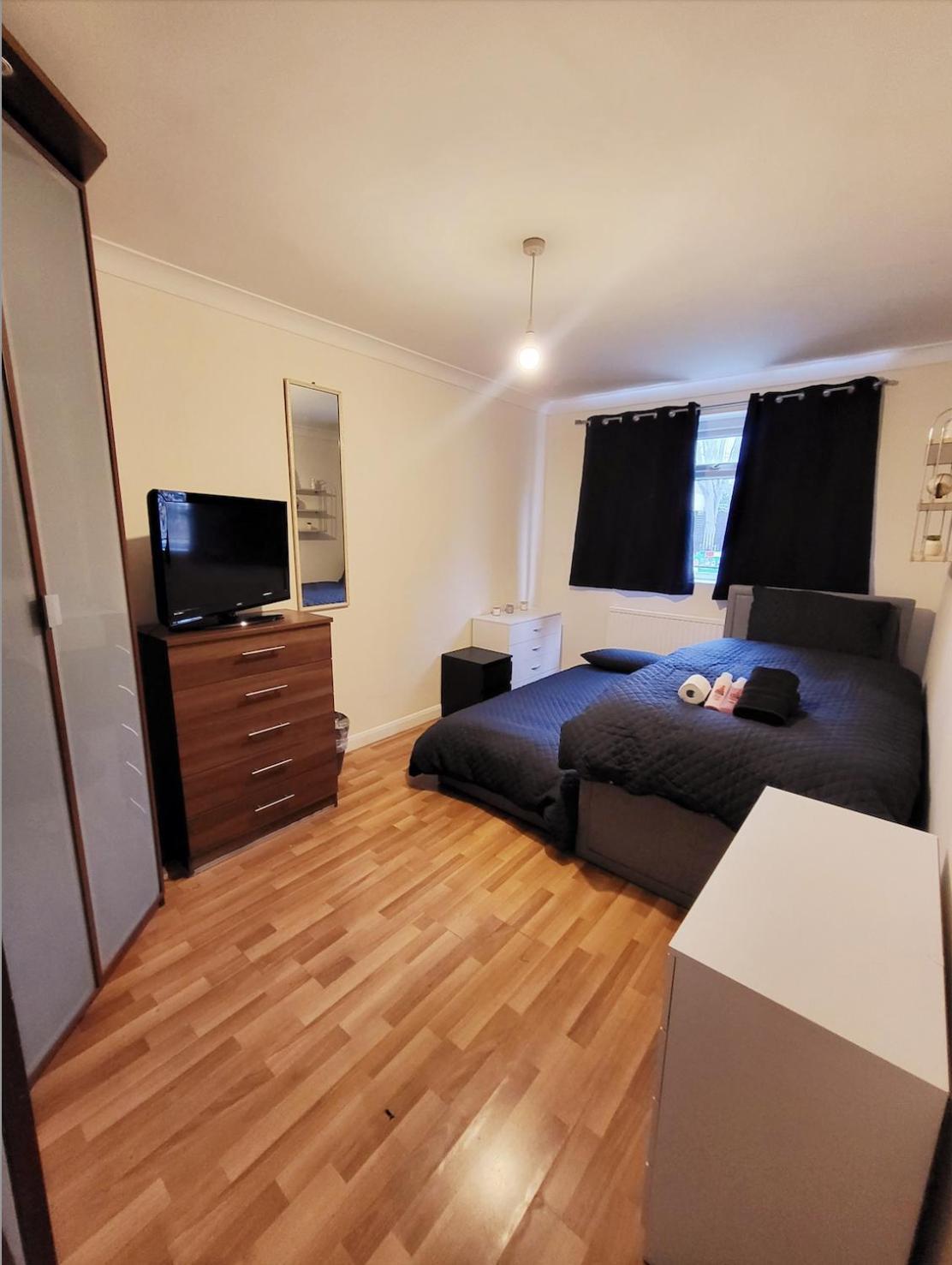 Huge And Affordable 3 Bedroom Flat In Hammersmith For 7 People With Welcome Breakfast لندن المظهر الخارجي الصورة