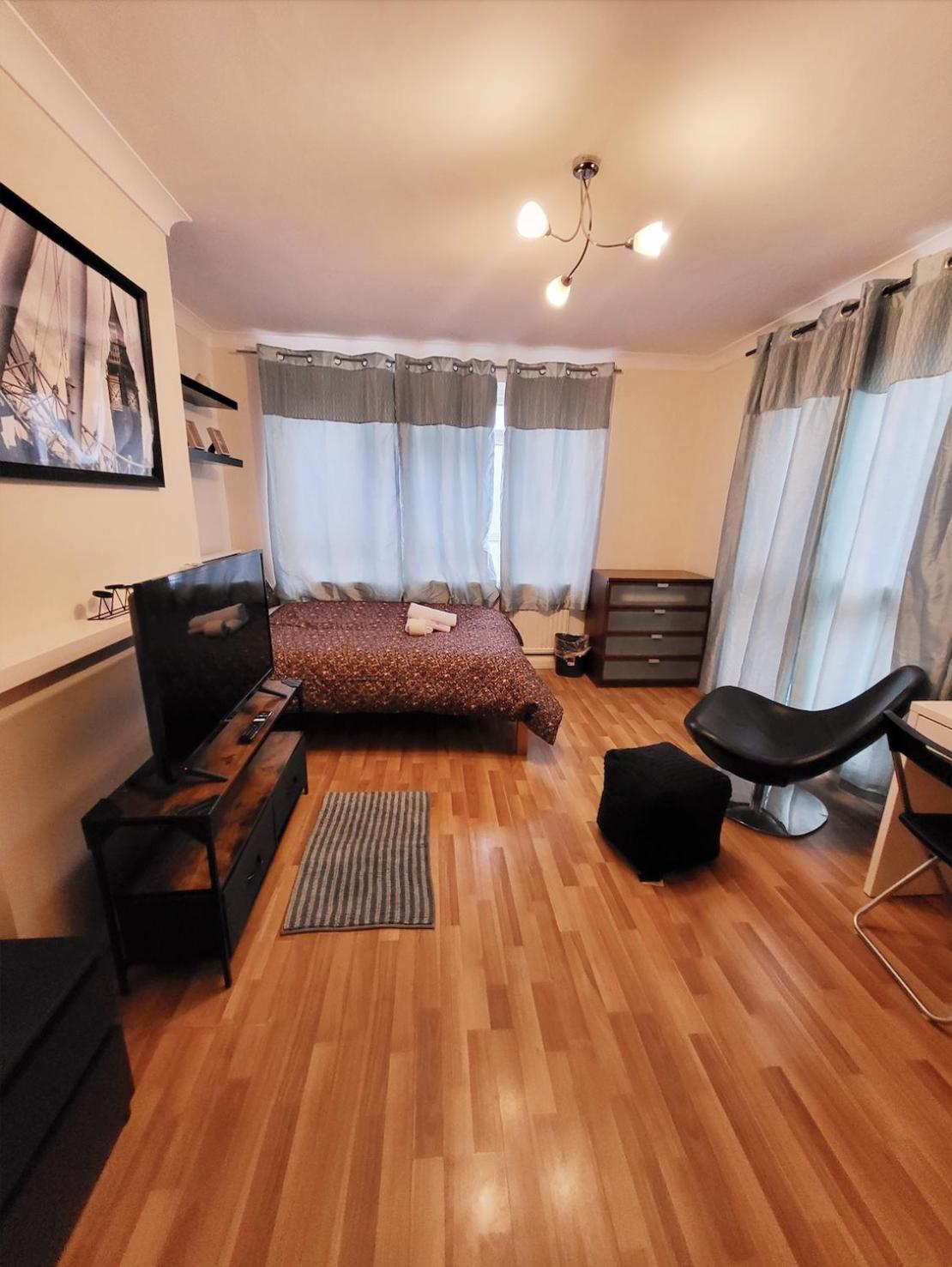 Huge And Affordable 3 Bedroom Flat In Hammersmith For 7 People With Welcome Breakfast لندن المظهر الخارجي الصورة