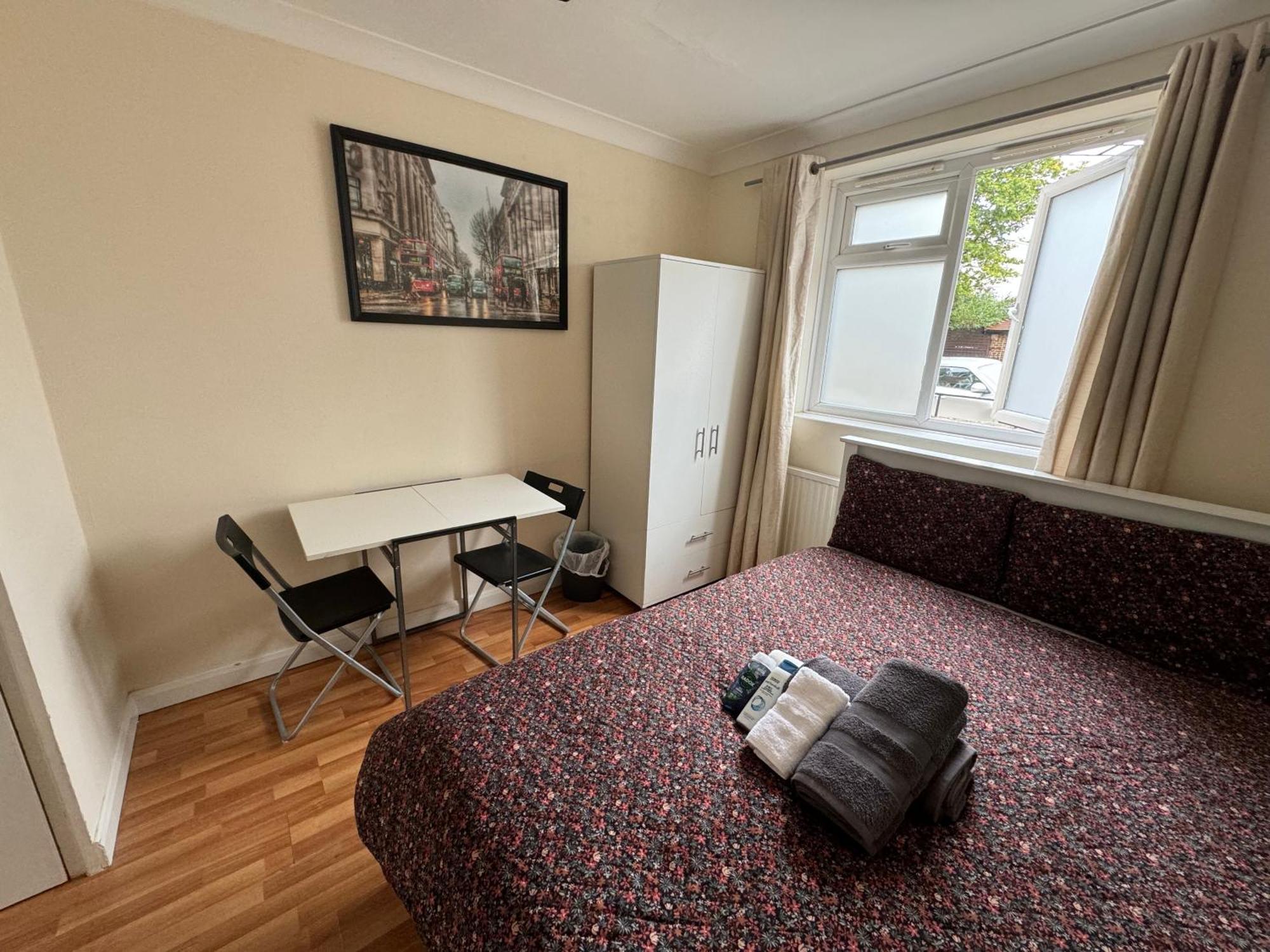 Huge And Affordable 3 Bedroom Flat In Hammersmith For 7 People With Welcome Breakfast لندن المظهر الخارجي الصورة
