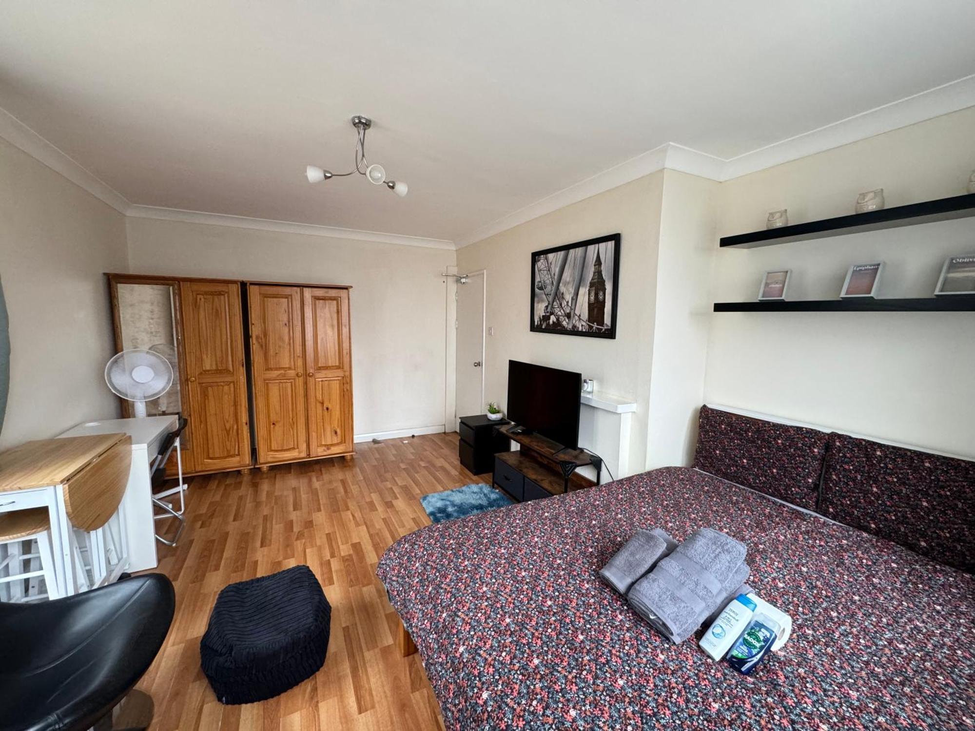 Huge And Affordable 3 Bedroom Flat In Hammersmith For 7 People With Welcome Breakfast لندن المظهر الخارجي الصورة