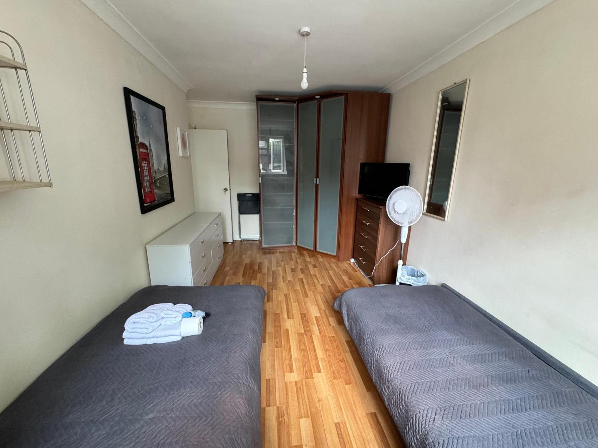 Huge And Affordable 3 Bedroom Flat In Hammersmith For 7 People With Welcome Breakfast لندن المظهر الخارجي الصورة