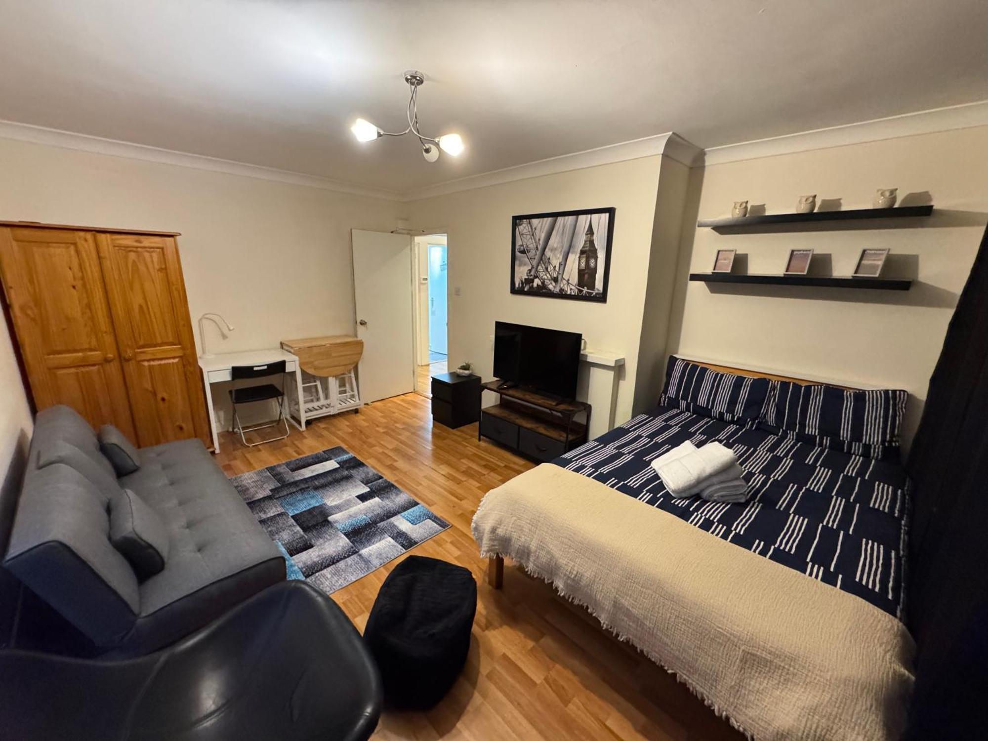 Huge And Affordable 3 Bedroom Flat In Hammersmith For 7 People With Welcome Breakfast لندن المظهر الخارجي الصورة